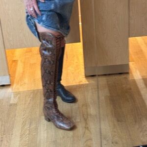 Stylish Over-the-Knee Snakeskin Boots